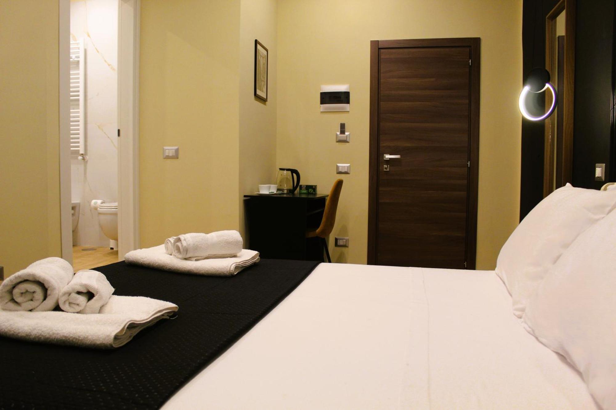 Blackwoody Contemporary Rooms - Napoli Centro Storico Via Toledo Nápoles Exterior foto