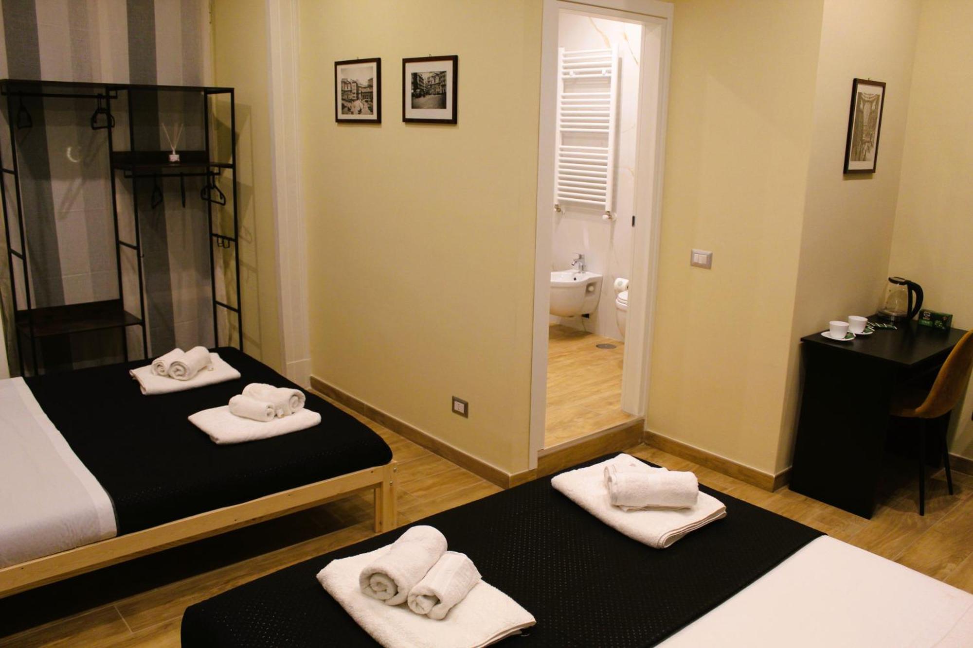 Blackwoody Contemporary Rooms - Napoli Centro Storico Via Toledo Nápoles Exterior foto